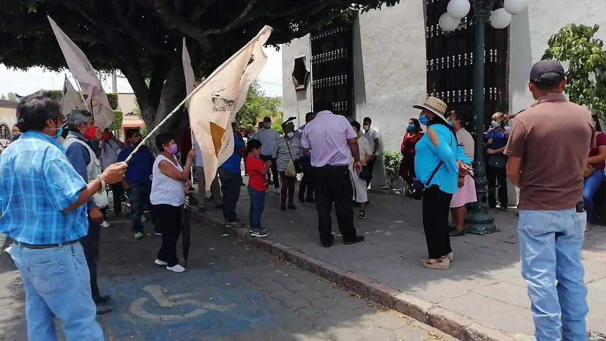 Comerciantes integrantes de la Unidad Cívica Felipe Carrillo Puerto, se manifestaron este